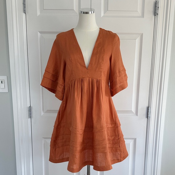 showpo burnt orange dress It started with a sketch. Your dream dress manifested. Get the Levona Midi Dress in Orange at Showpo.com #showpo